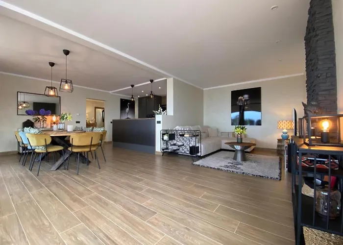 Max Willa Santa Úrsula